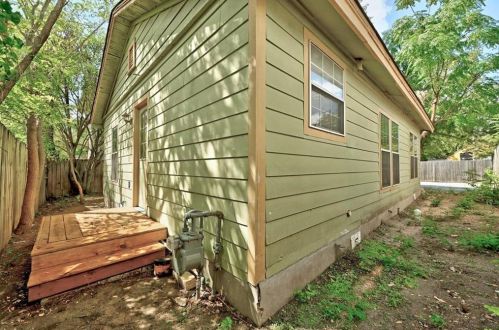 1309 Alamo St, Austin TX  78702-2224 exterior