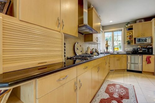 6919 Fieldstone Dr, Willowbrook IL  60527-5295 exterior