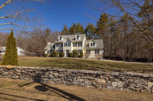 68 Depot Rd, South Hampton, NH