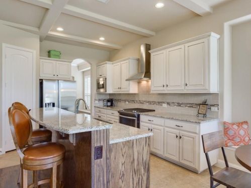 1521 Golf Club Dr, Argyle TX  76226-7406 exterior