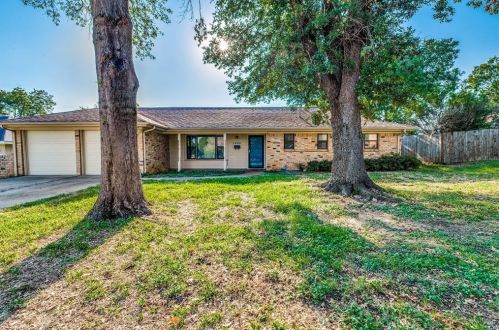 1009 Lake Louise Rd, Fort Worth, TX 76103-1217