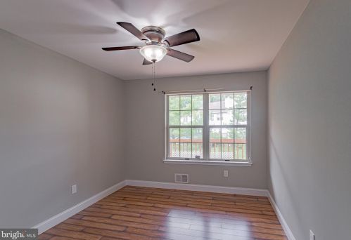 24 Pioneer Ct, Trenton, NJ 08628-3604