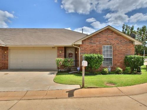 215 Kelly Ave, Edmond, OK 73003-4933