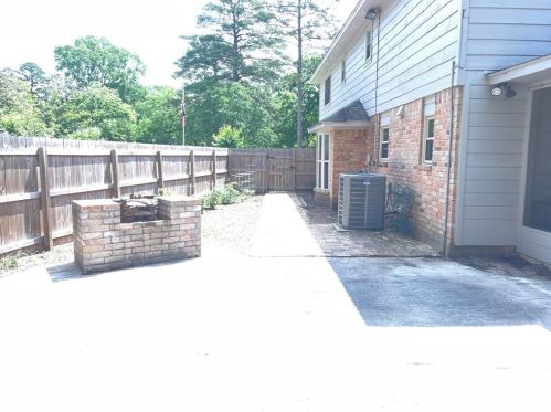 612 Arkansas Park, Conroe TX  77302-1037 exterior