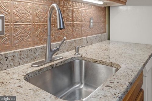 216 Valleybrook Dr, Lancaster PA  17601-4623 exterior