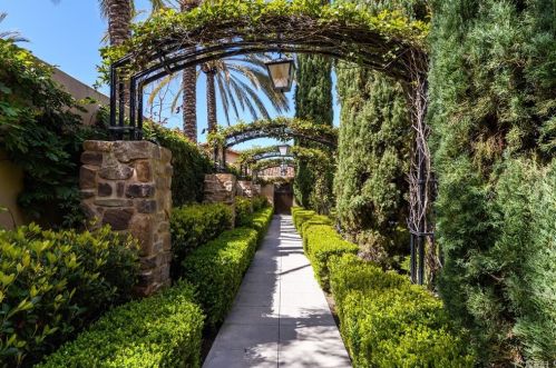 49 Bower Tree, Irvine CA  92603-0106 exterior
