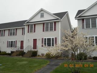 10 Footbridge Ln, Dover, NH 03820-5492
