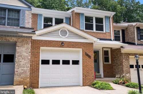 8017 Galla Knoll Cir, Springfield VA  22153-2449 exterior