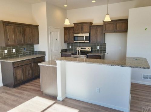 1276 Dailey Dr, Pueblo, CO 81007-6588