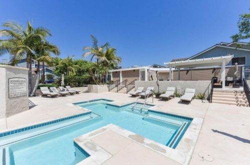 4 Cove, Irvine CA  92604-3624 exterior