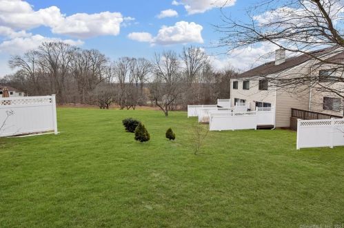 13 Spice Hill Dr, Wallingford, CT 06492-4338