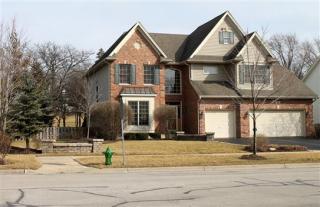8 Johnson Woods Dr, Batavia, IL 60510-3123