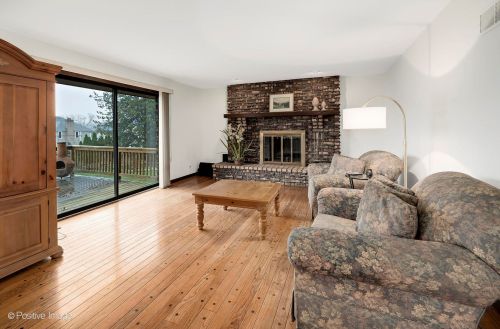 8485 Clynderven Rd, Willowbrook IL  60527-8341 exterior