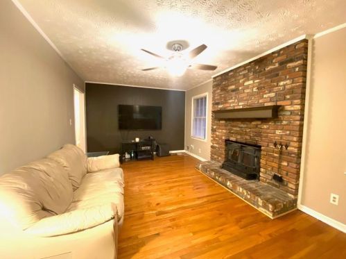 5739 Forest Dr, Lilburn, GA 30047-6507