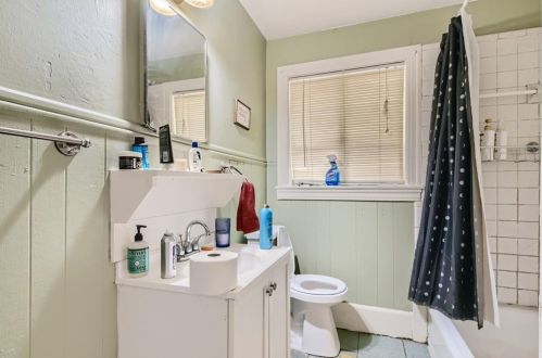 1301 Alegria Rd, Austin TX  78757-3217 exterior