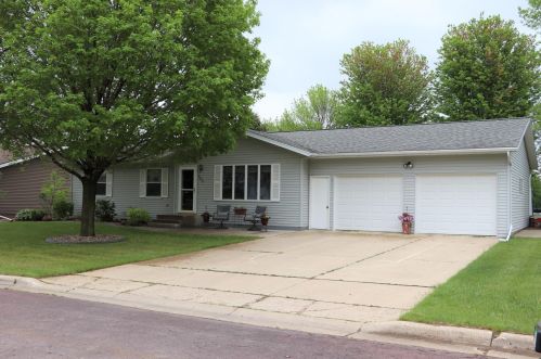 505 Valley View Ct, Fairmont, MN 56031-2039