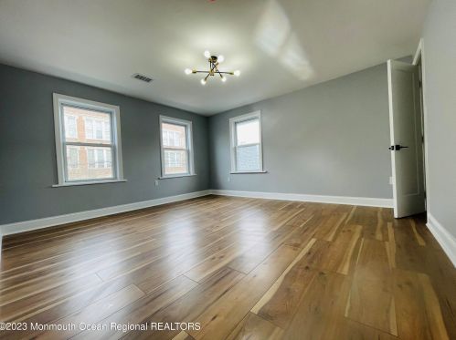 53 River St, Tinton Falls NJ  07701-1334 exterior