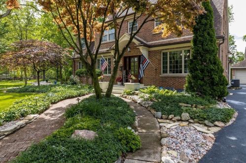 225 Ellendale Pkwy, Crown Point, IN 46307-4341