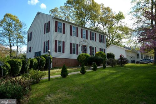 613 Winterberry Dr, Fredericksburg, VA 22405-2058