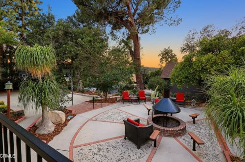 2512 Rockdell St, Glendale CA 91214-2221 exterior