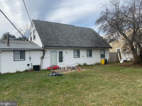 18 Hamilton Ln, Willingboro, NJ 08046-1705