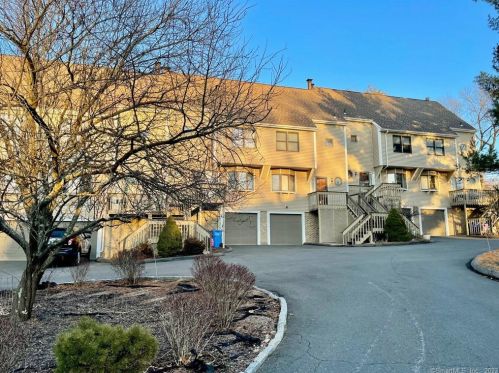 2 De Marchis Dr, Huntington CT  06484-5547 exterior