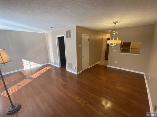 1120 Sage Ct, Mahwah, NJ 07430-2341
