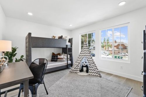 7 Rhode Is, Irvine CA  92606-1755 exterior
