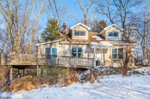 26 Afterglow Rd, Sparta, NJ 07871-3138