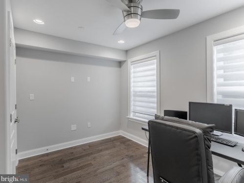 2131 10th St, Philadelphia PA 19148-5007 exterior