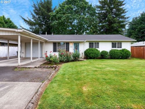 2482 D St, Hubbard, OR 97032-9596