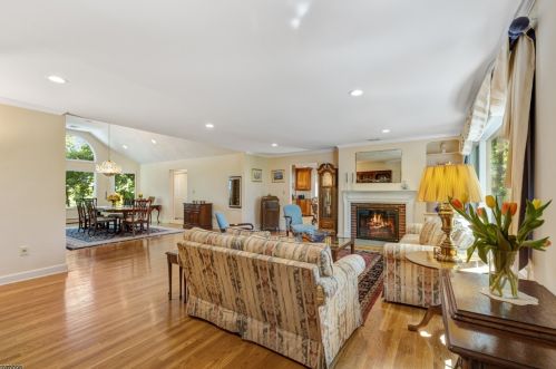740 Long Hill Rd, Gillette, NJ 07933-1347