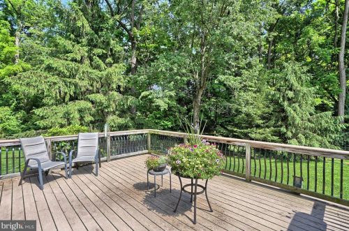 2122 Walnut Bottom Rd, Carlisle PA 17015-9122 exterior