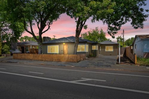 1236 College Ave, Modesto, CA 95350-4905