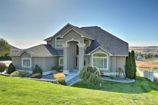 215 Kristen Ln, Kennewick, WA 99338-8304