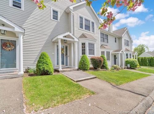 6 Cypress Ln, Wallingford, CT 06492-5373