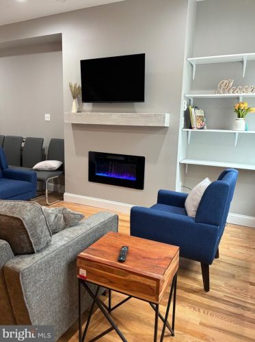 3230 20th St, Philadelphia, PA 19145-5706