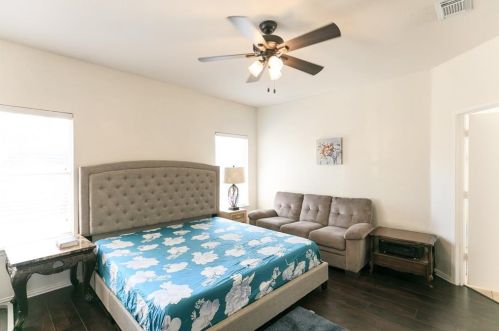 1101 Whistle Stop Dr, Fort Worth TX 76131-4924 exterior