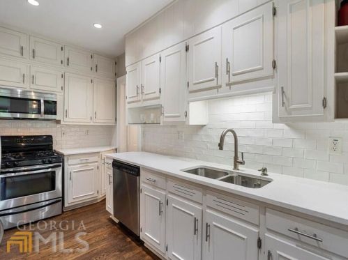 2859 Elliott Cir, Atlanta GA  30305-2726 exterior