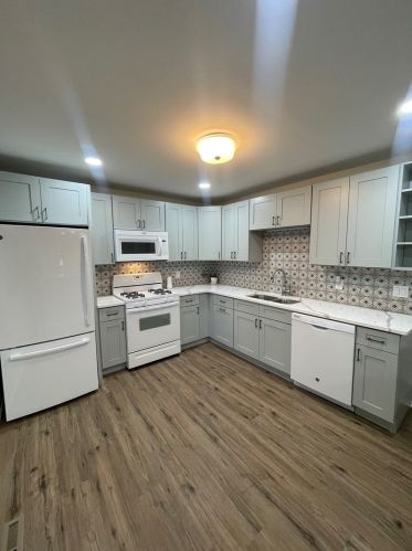 820 Park Ave, Thornton, IL 60476-1036