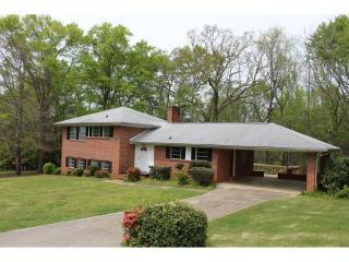 3318 Hilltop Cir, Gainesville, GA 30506-3757