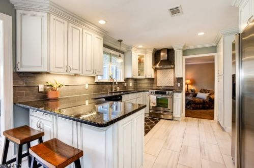 21 Hampton Ct, Roxbury Township, NJ 07836-9141