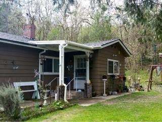 550 Leland St, Roseburg, OR 97470-3832