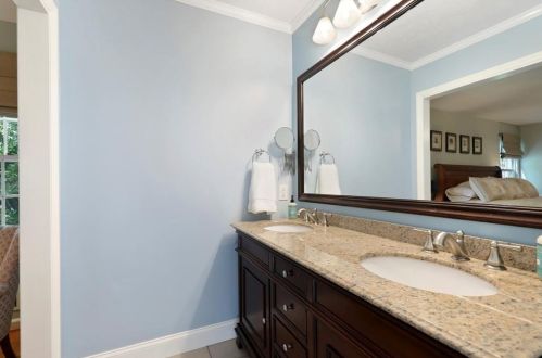 535 Bridgewater Dr, Atlanta GA  30328-2814 exterior