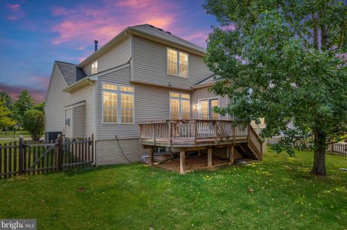 25 Potterfield Dr, Lovettsville, VA 20180-8624