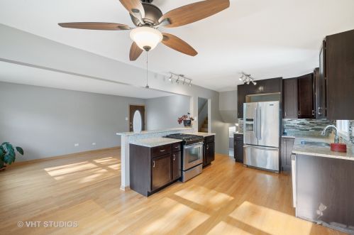 1109 Walter St, Lemont IL  60439-3952 exterior