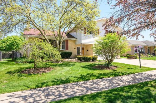 867 Hillcrest Ave, Elmhurst, IL 60126-4644