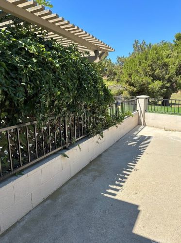 5610 Falling Leaf Ln, Riverside CA  92509-7308 exterior