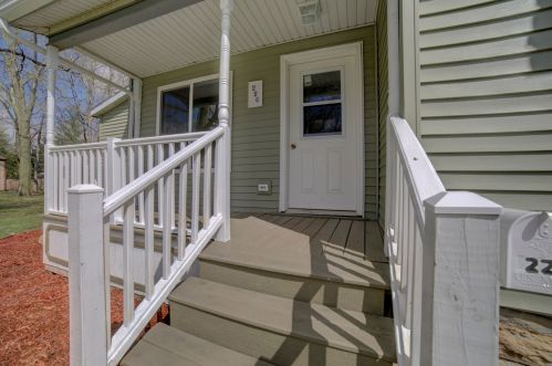 226 Ohio St, Momence, IL 60954-1642