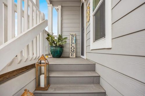 6650 Ponto Dr, Carlsbad, CA 92011-2303